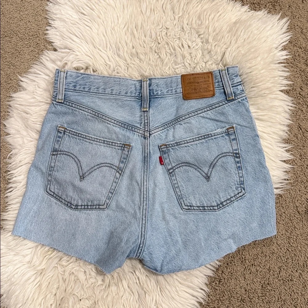 Levi’s Women’s Premium High Rise Cutoff Buttonfly Jean Shorts‎ Size 30